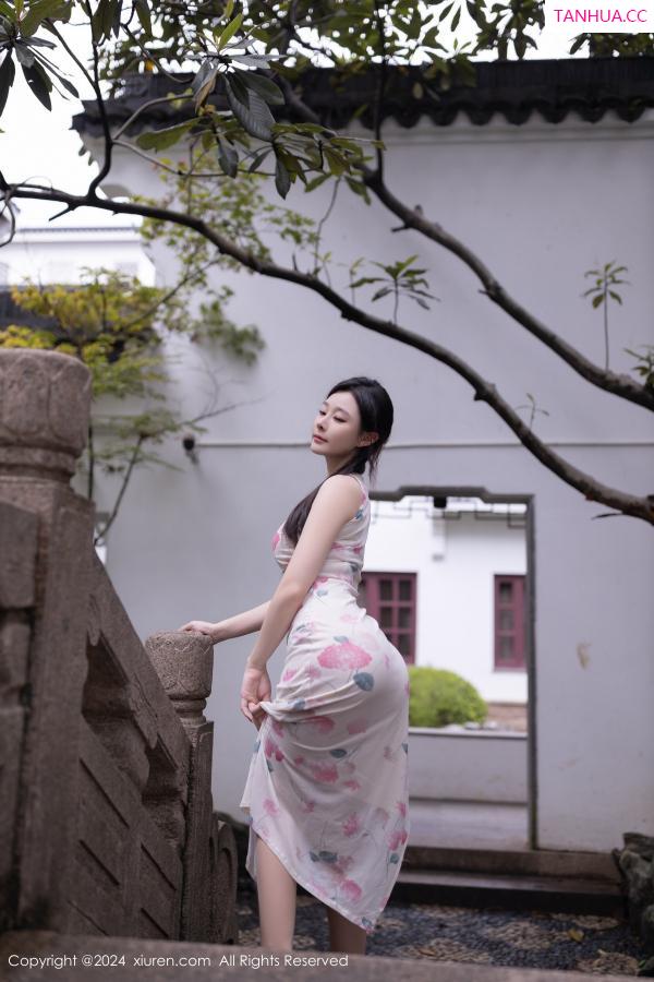 逗逗DouDou  [XiuRen]高清写真图 2024.08.29 No.9087 小逗逗 丝袜美腿第10张图片
